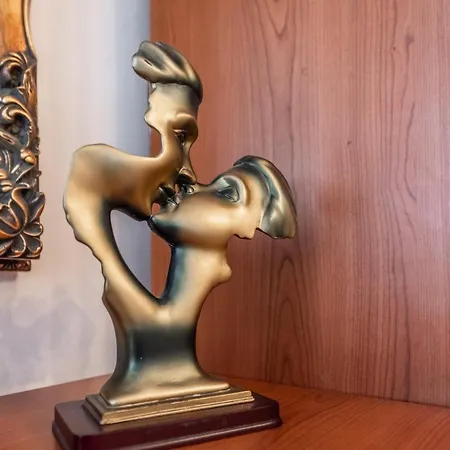 Vintage And Warm 2br In