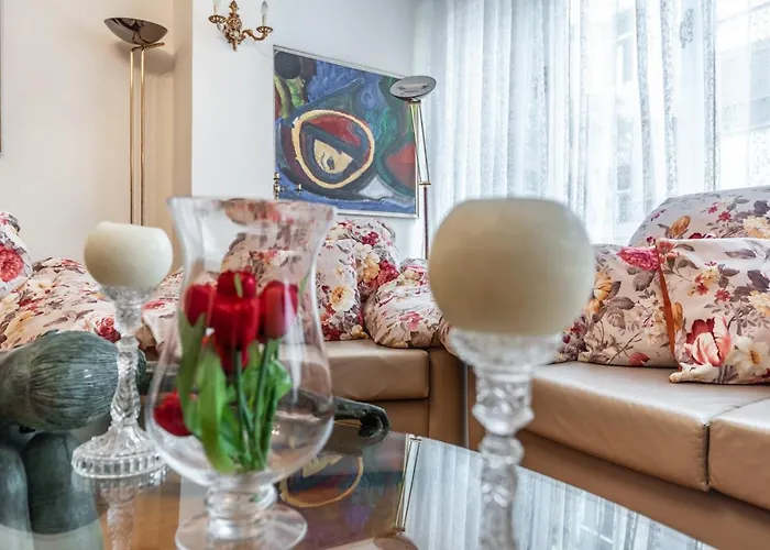 Vintage And Warm 2br In