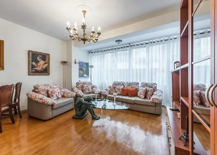 Vintage And Warm 2br In טיראנה