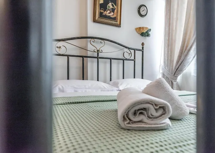 Vintage And Warm 2br In *