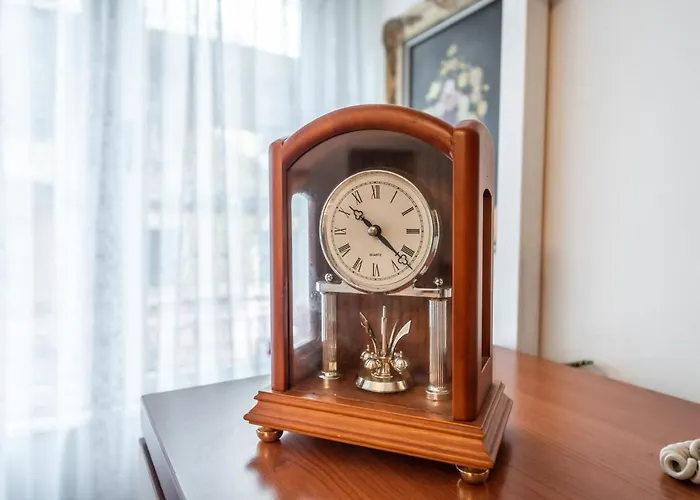 Vintage And Warm 2br In * טיראנה