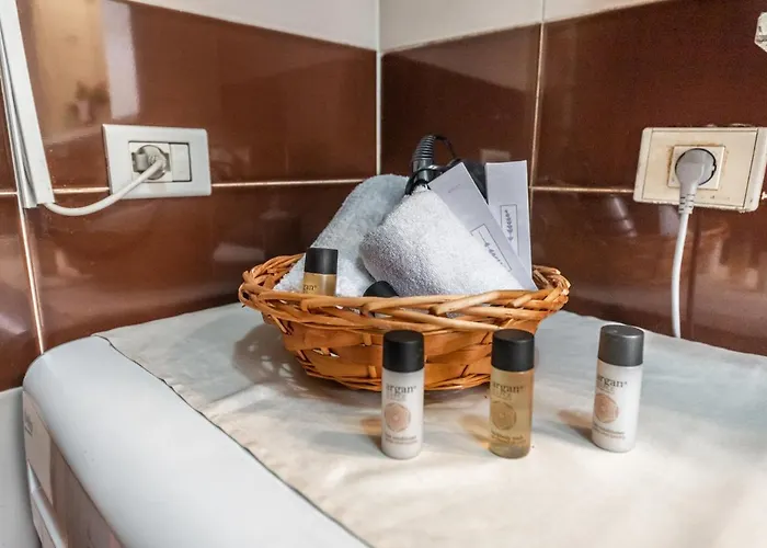 דירה Vintage And Warm 2br In טיראנה