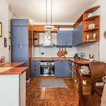 Vintage And Warm 2br In Appartement
