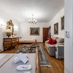 Appartement Vintage And Warm 2br In *