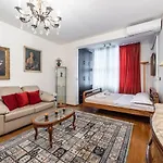 Vintage And Warm 2br In Appartement