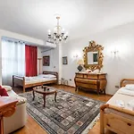Vintage And Warm 2br In