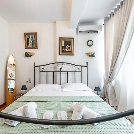 Vintage And Warm 2br In Apartmán Tirana