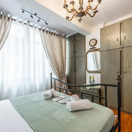 Vintage And Warm 2br In Apartment Tirana
