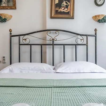 Vintage And Warm 2br In Daire
