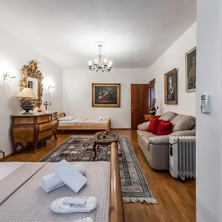 Daire Vintage And Warm 2br In *