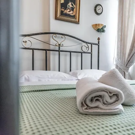 Vintage And Warm 2br In *