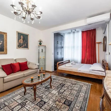 Vintage And Warm 2br In Appartement