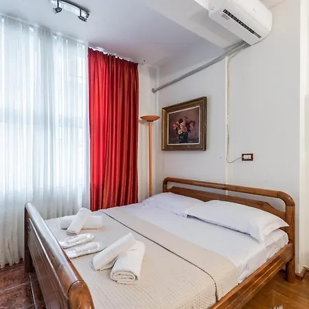 Apartmán Vintage And Warm 2br In Tirana