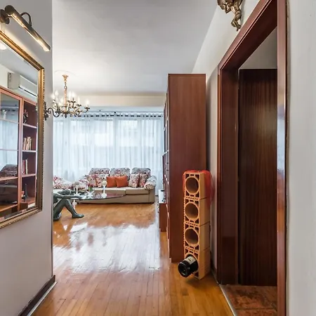 Vintage And Warm 2br In Apartmán