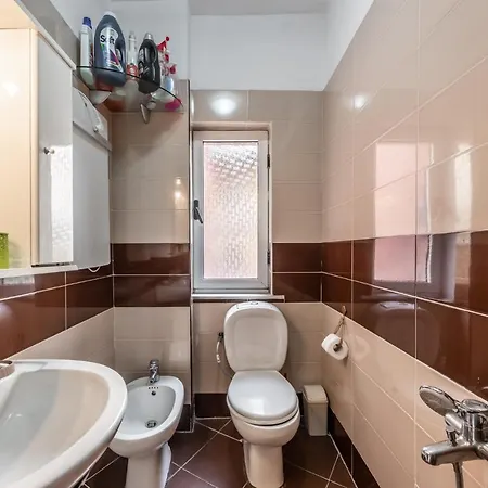 Appartement Vintage And Warm 2br In Tirana