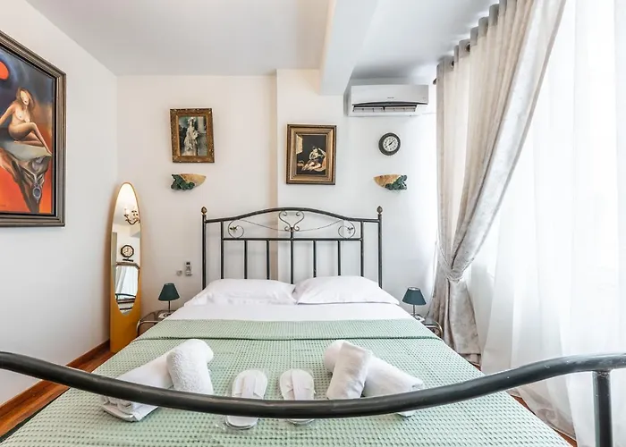 Vintage And Warm 2br In Daire Tiran