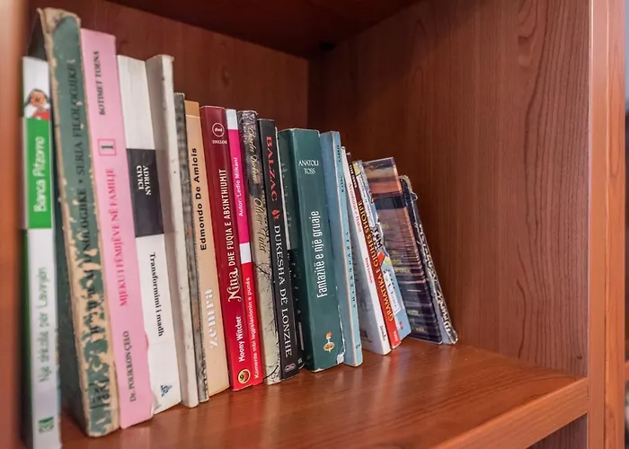 Vintage And Warm 2br In * Tirana