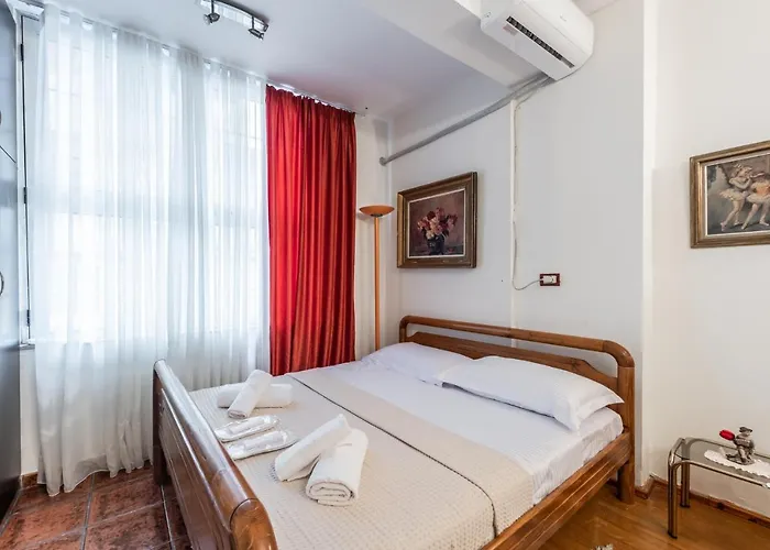 Daire Vintage And Warm 2br In Tiran