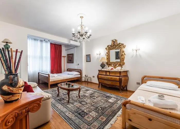 Vintage And Warm 2br In