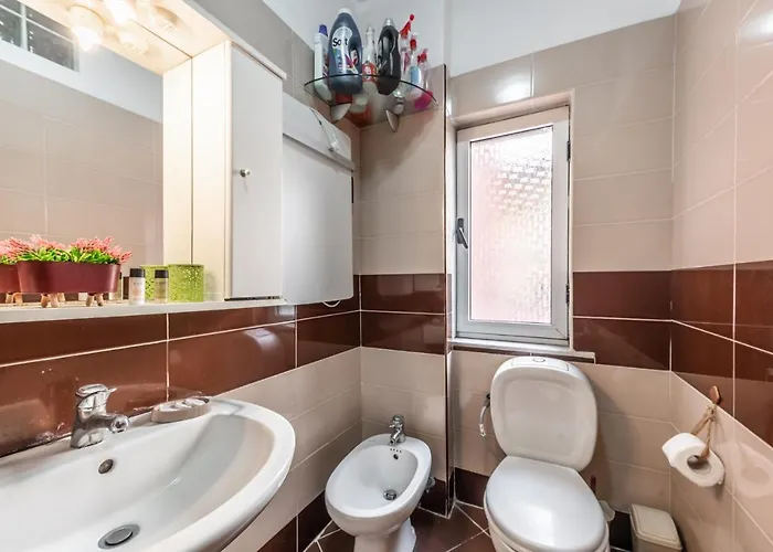 Vintage And Warm 2br In Apartman Tirana